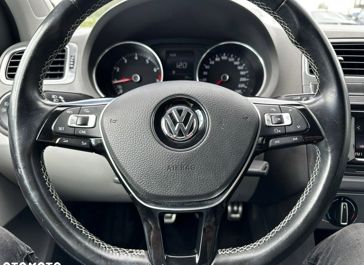 Volkswagen Polo cena 29900 przebieg: 139000, rok produkcji 2014 z Ożarów małe 277